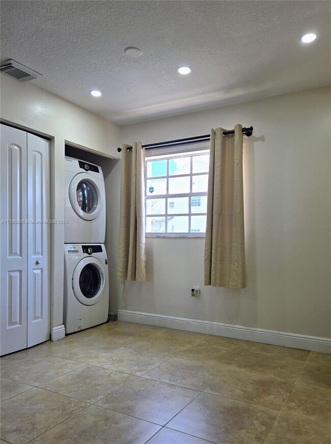 Foto del edificio - 12423 NW 7th Ln