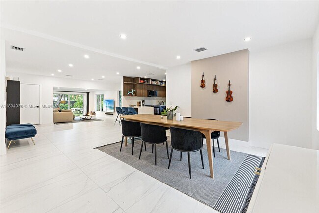 Building Photo - 228 SW 25th Rd