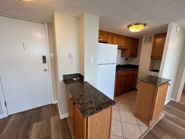 Building Photo - 4180 N Marine Dr