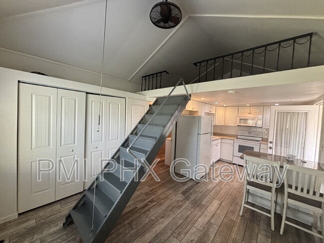 Foto del edificio - 149 1/2 E. Butte Avenue