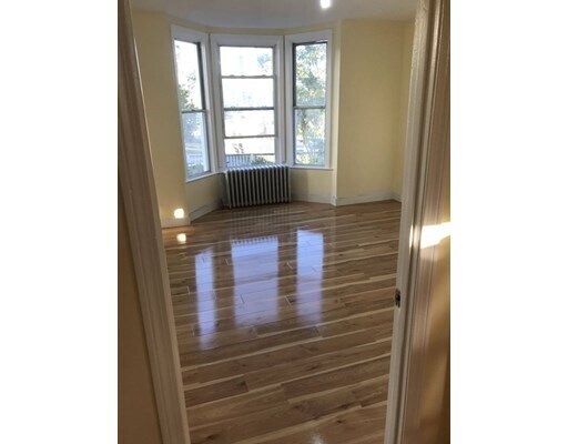 Building Photo - 388 Beach St