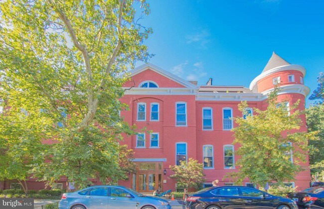 Building Photo - 301 G St NE