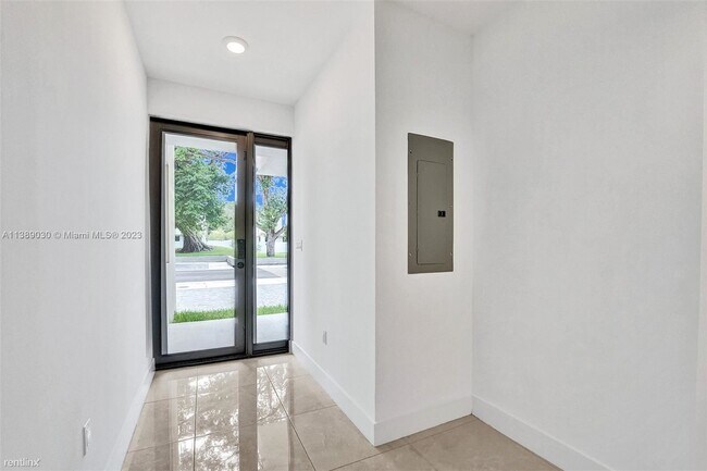 Building Photo - 3 br, 2.5 bath Townhome - 5487 W Oak Way #...