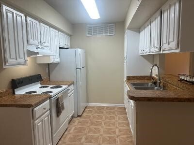 Foto del edificio - 12955 Woodforest Blvd
