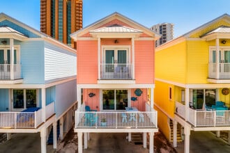 Building Photo - 105 W 7th St