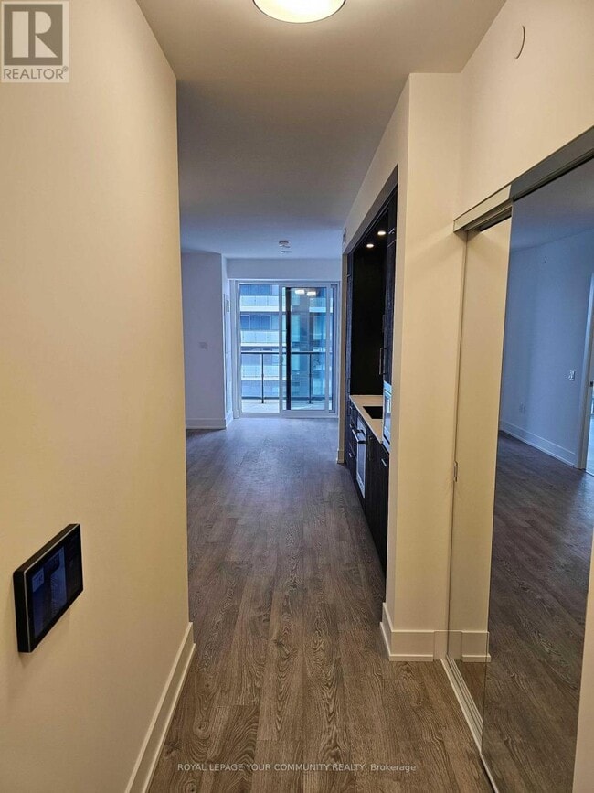 Photo du bâtiment - 10 Inn On The Pk Dr