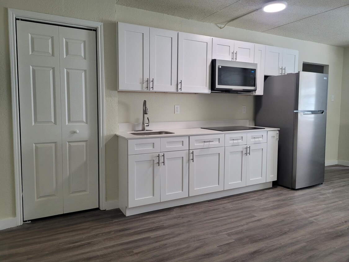 Primary Photo - Broadview Apartments