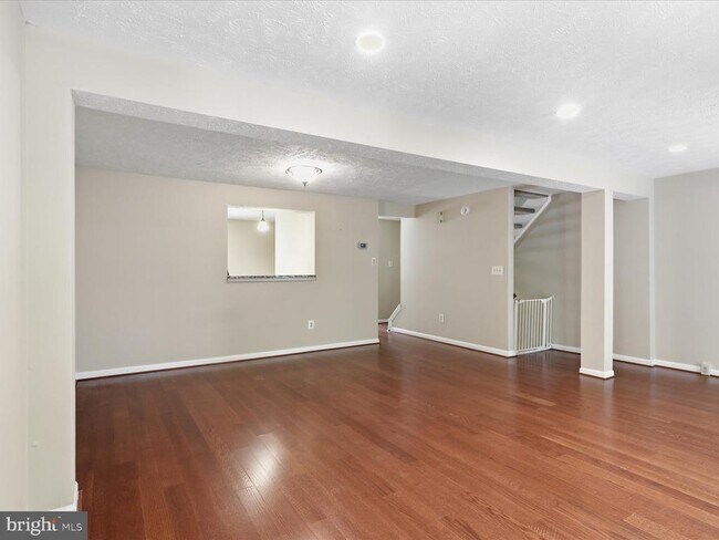 Foto del edificio - 1563 Autumn Ridge Cir