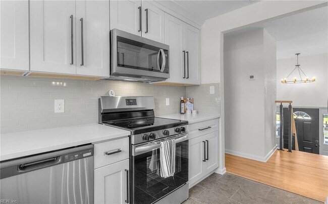 Building Photo - 3048 John Hancock Dr