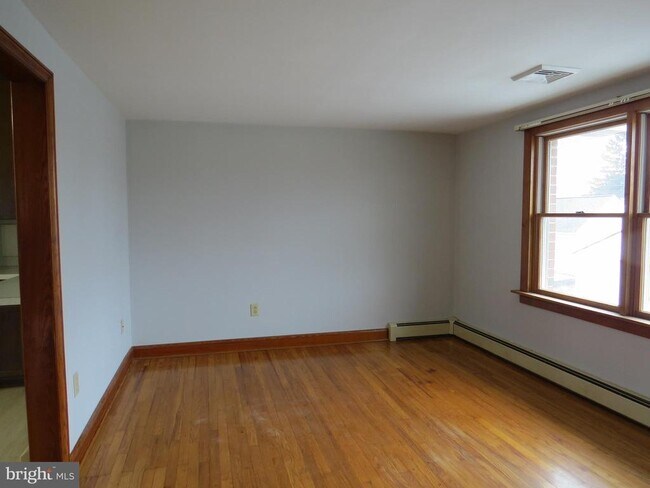 Building Photo - 1412 Fairmount Rd