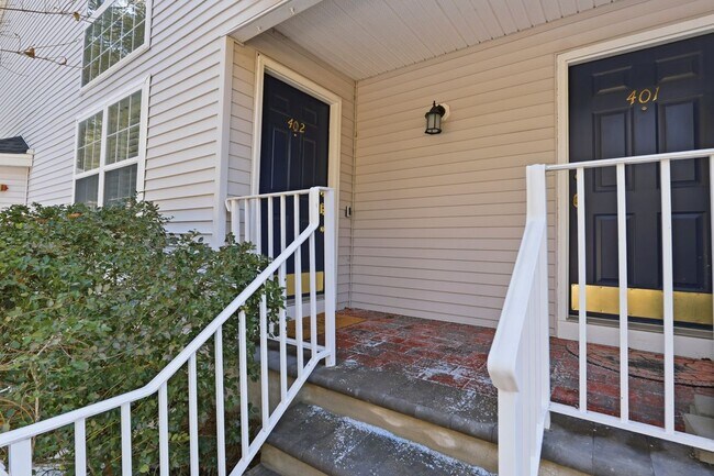 Foto del edificio - 402 Dalton Ct