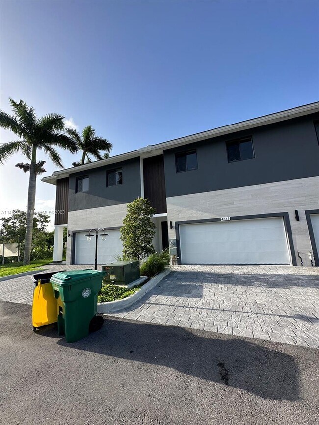 Foto del edificio - 4655 SW 32nd Ave