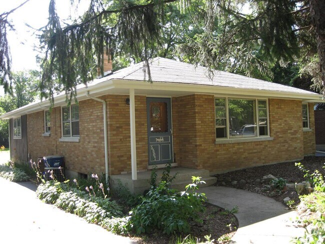 Building Photo - 5507 S Washington St