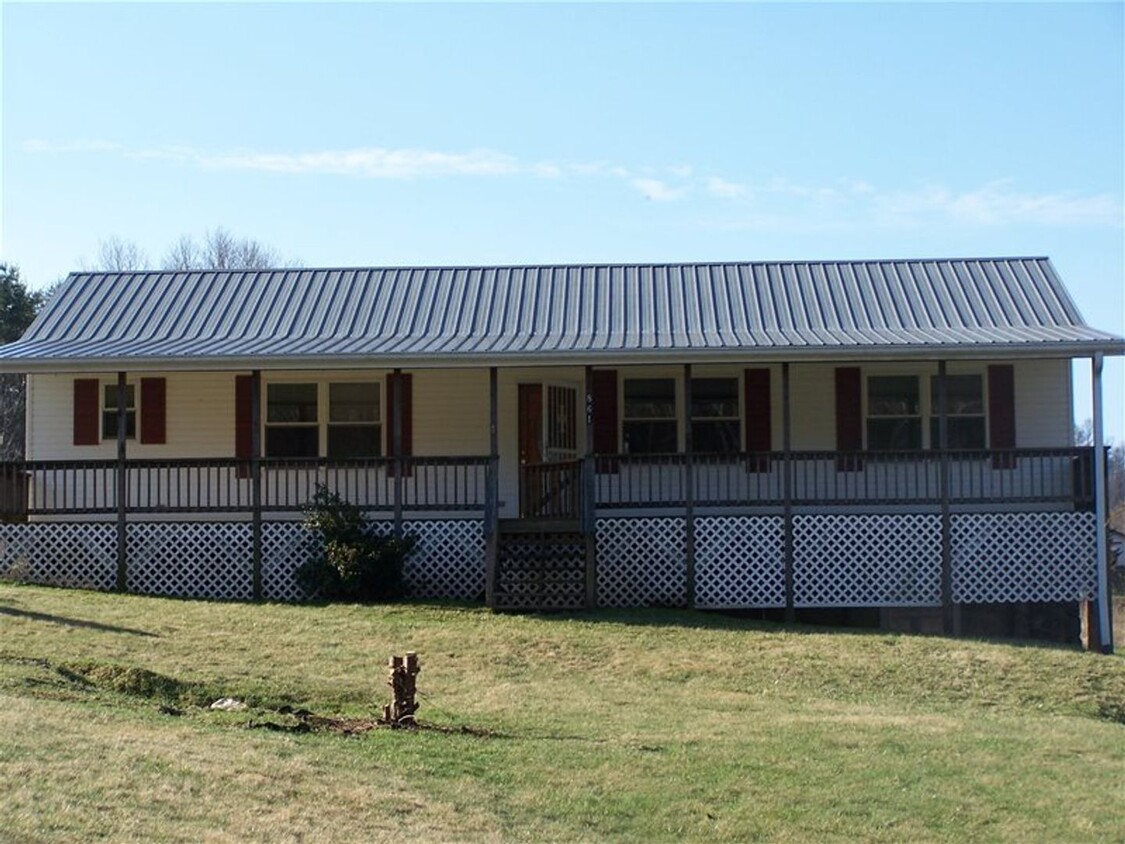 Primary Photo - Ranch House in Zionville