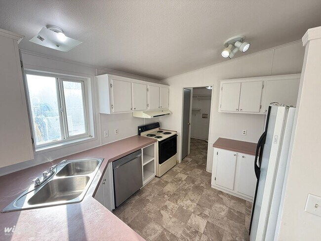 Foto del edificio - Spacious 3 Bed / 2 Bath Country Home on 1 Acre – Tieton, WA