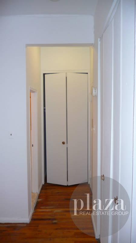 Building Photo - 882 Lexington Ave