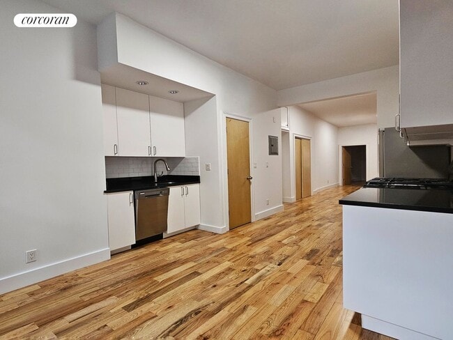 Building Photo - 104 Bedford Ave