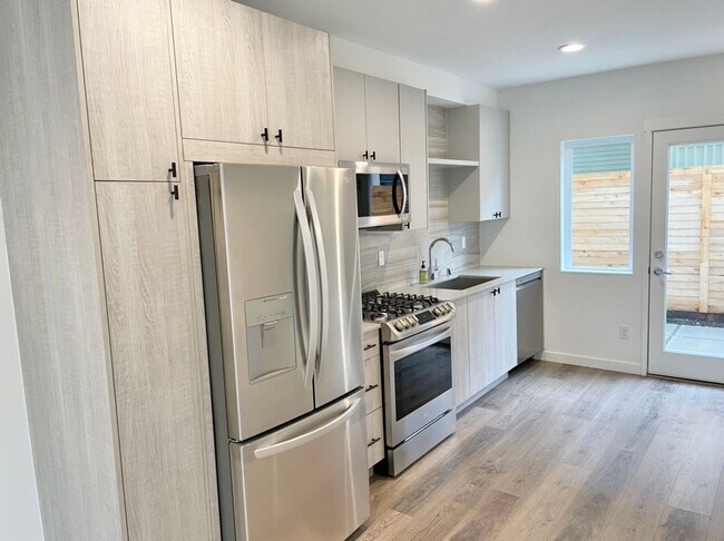 Foto del edificio - Elegant Wallingford Townhome