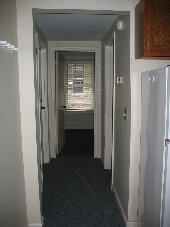 Building Photo - 657 S Limestone