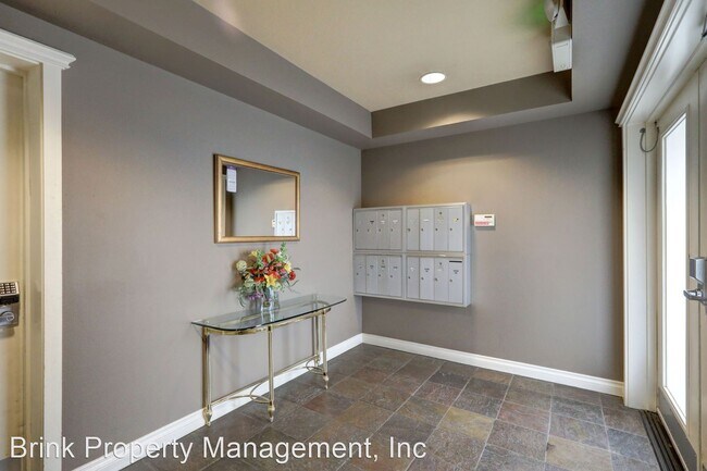 Building Photo - 2 br, 2 bath House - 717 E Denny Way #3B