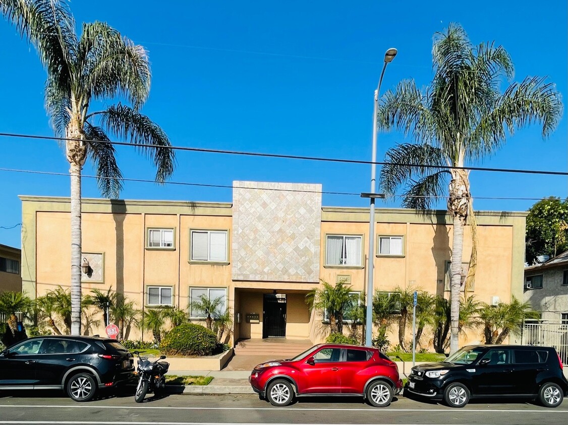 Primary Photo - 5635 Laurel Canyon Blvd