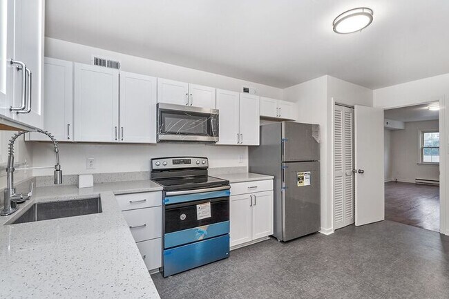 Foto del edificio - 4513 Forest Hill Avenue