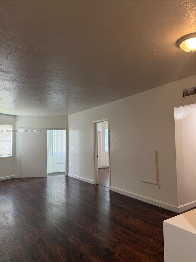 Building Photo - 1667 NE Miami Gardens Dr