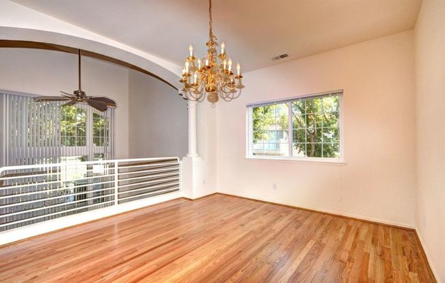 Foto del edificio - Gorgeous 4 Bedroom 3 Bath Home -Available Now