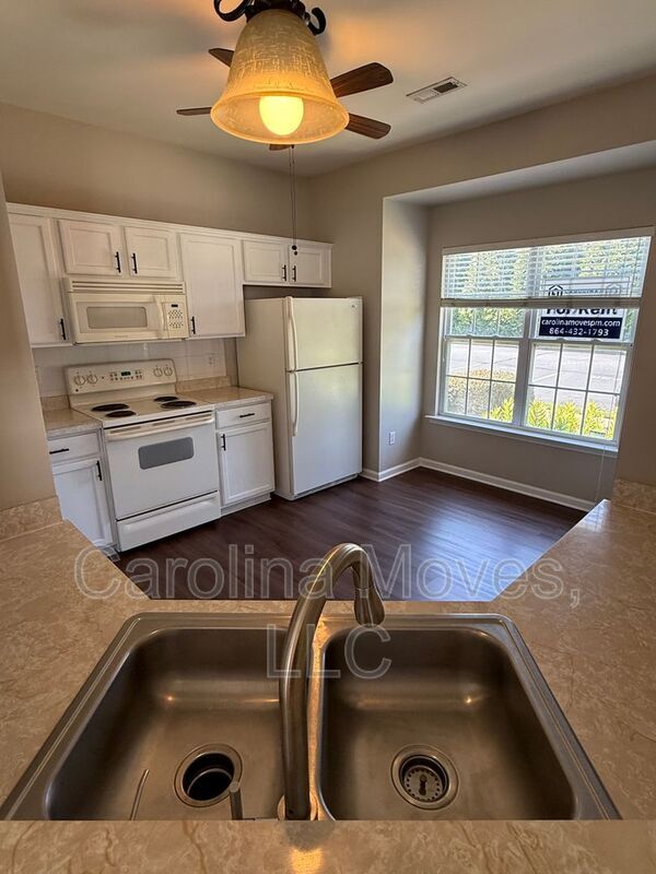 Building Photo - 733 Rock Hill Ct