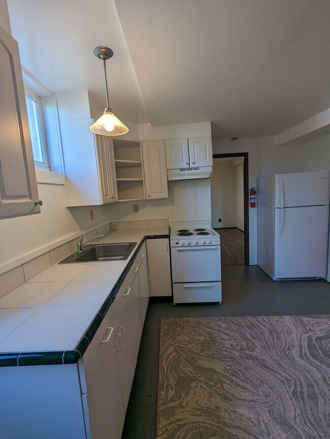 Foto del edificio - 2 Bed, 1.5 Bath Unit with den in Fairhaven Close to Shopping & Restaurants & On a Bus line