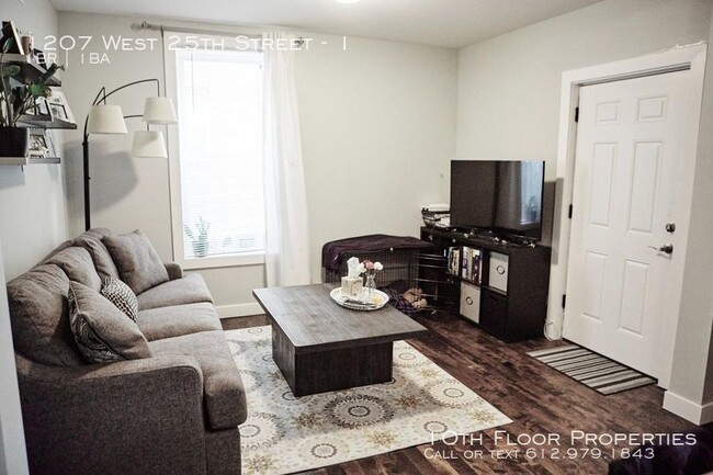 Building Photo - One Bedroom with Washer and Dryer in Unit!