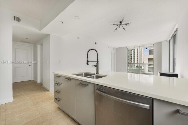 Foto del edificio - 333 NE 24th St
