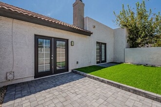 Building Photo - 2410 W Earll Dr