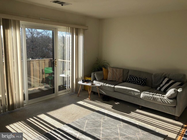 Foto del edificio - 114 Hickory Ct