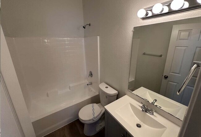 Foto del edificio - 833 E Minton St