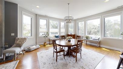 Foto del edificio - "Luxurious Living at 1500 West Huron: Spacious 2-Bed, 2-Bath Condo with Fireplace & Hardwood Floo...