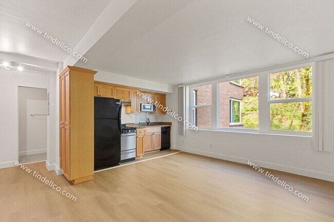Building Photo - This Updated Goose Hollow Studio Won't Las...