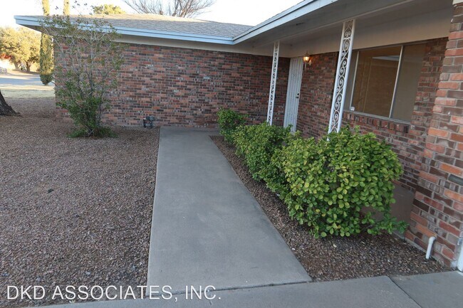 Building Photo - 3 br, 2 bath House - 4200 ROXBURY