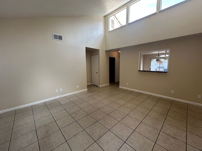 Building Photo - 2104 Sharon Way