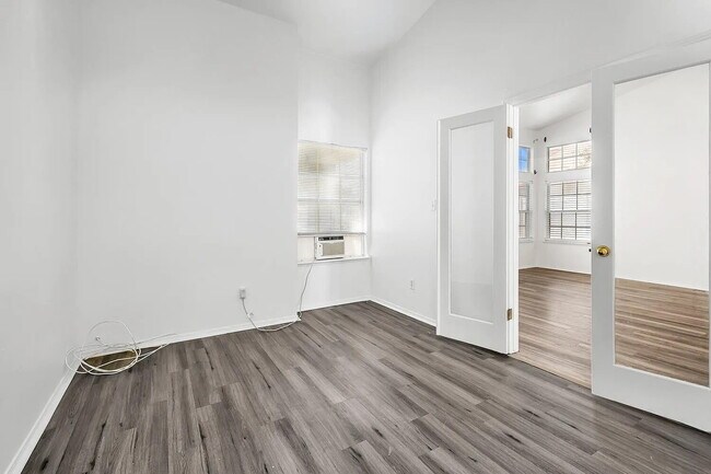 Foto del edificio - Spacious 4 Bedroom, 2 Bathroom Home!
