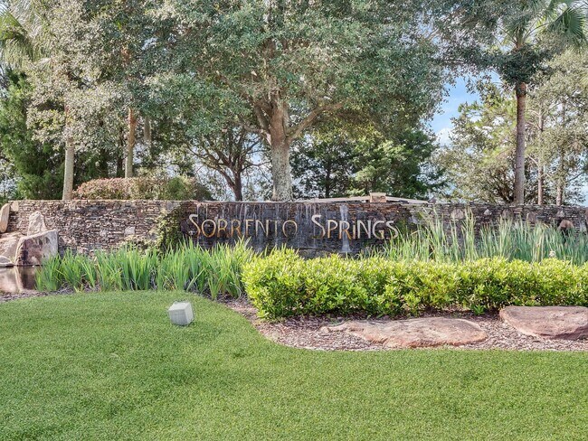 Building Photo - RENOVATED 5 BEDROOM FENCED IN, GOLF FRONTA...