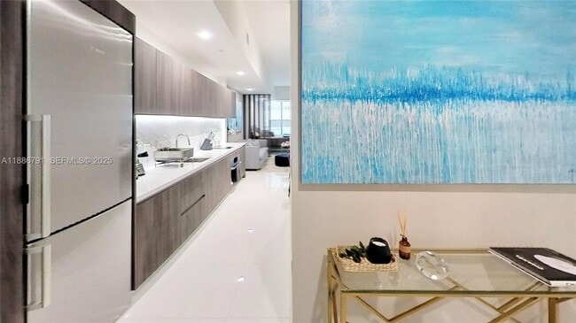 Building Photo - 851 NE 1st Ave