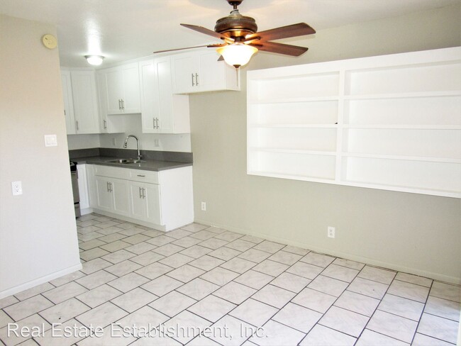 Building Photo - 2352 Iris Ct