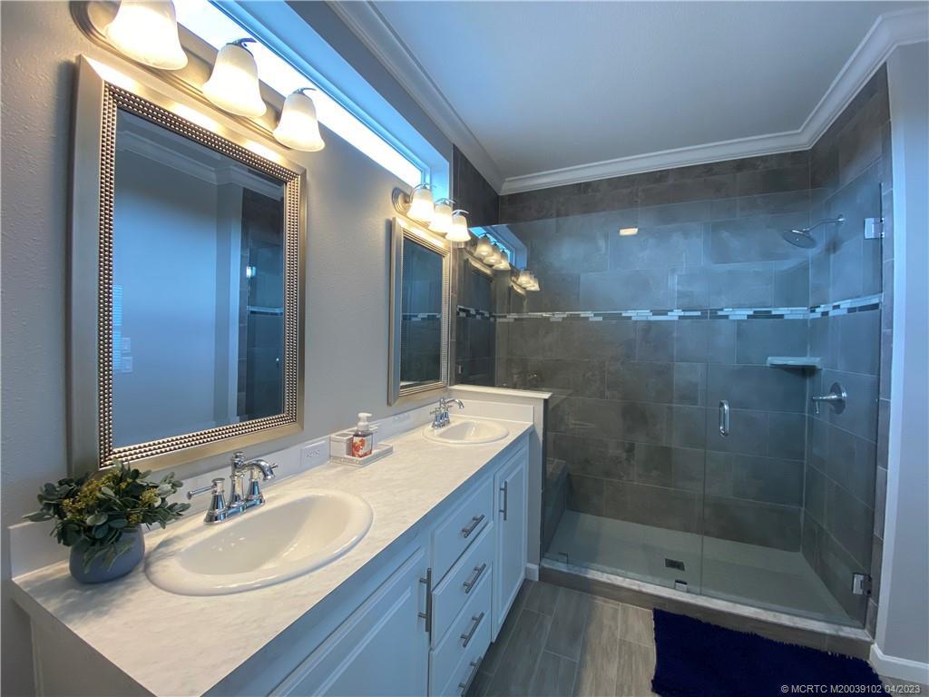 Foto del edificio - 275 NE Coastal Dr