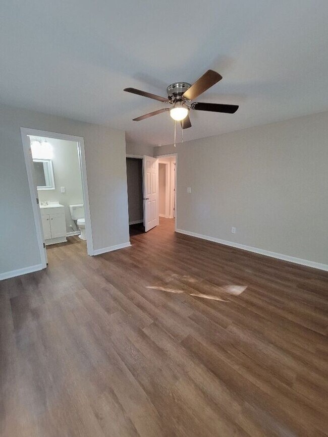 Building Photo - 2219 Celia Ave...Avail Now!!! 4 bed 3 bath...
