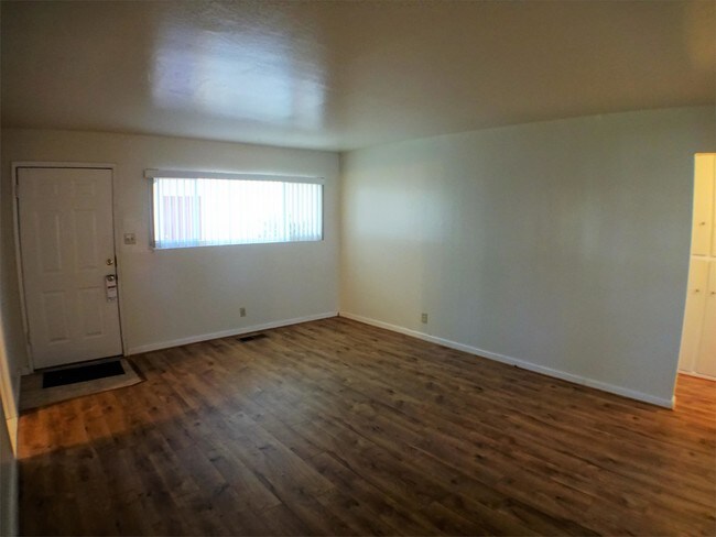 Foto del edificio - 670 E 5th Ave