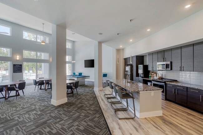 Building Photo - Willows at the University