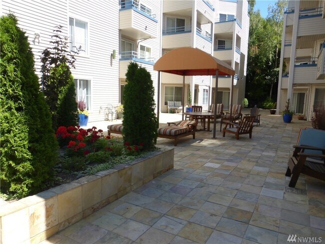 Foto del edificio - 6970 California Ave SW #B404