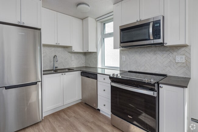 Studio - 464SF - Kitchen - 1320 Bute Street