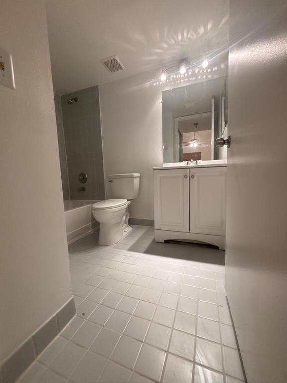 Foto del edificio - 2831 N Oakland Forest Dr